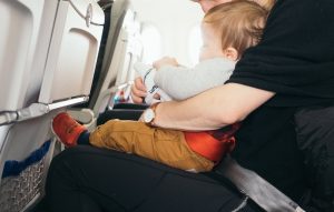 fliegen mit baby erfahrungen